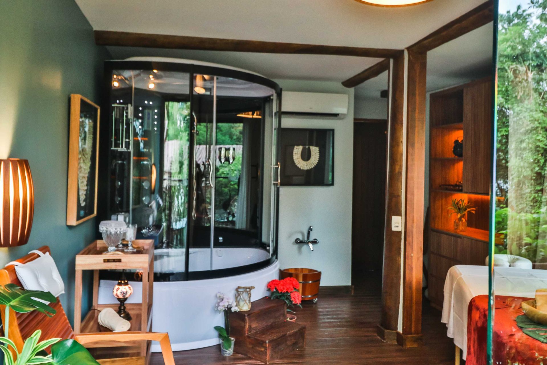Spa suite with jacuzzi